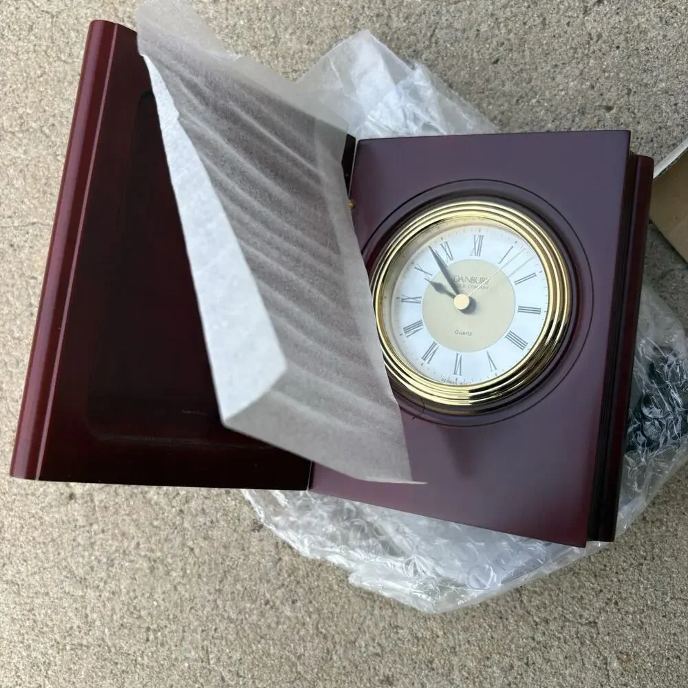 Danbury Clock Company Quartz German Mov’t Book Clock Not Engraved Red Wood 4x5”